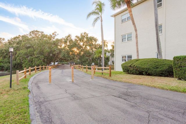 952 VIRGINIA STREET 105, Dunedin, FL 34698