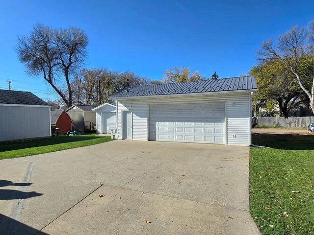 207 22nd Street S, Fargo, ND 58103