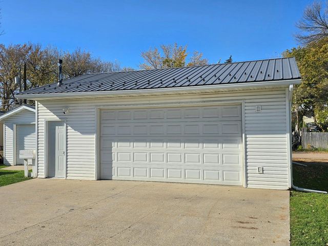 207 22nd Street S, Fargo, ND 58103