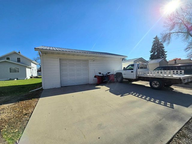 207 22nd Street S, Fargo, ND 58103