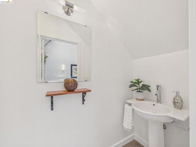 1695 15th 12, Oakland, CA 94607