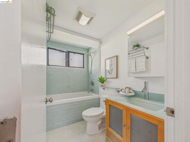 1695 15th 12, Oakland, CA 94607