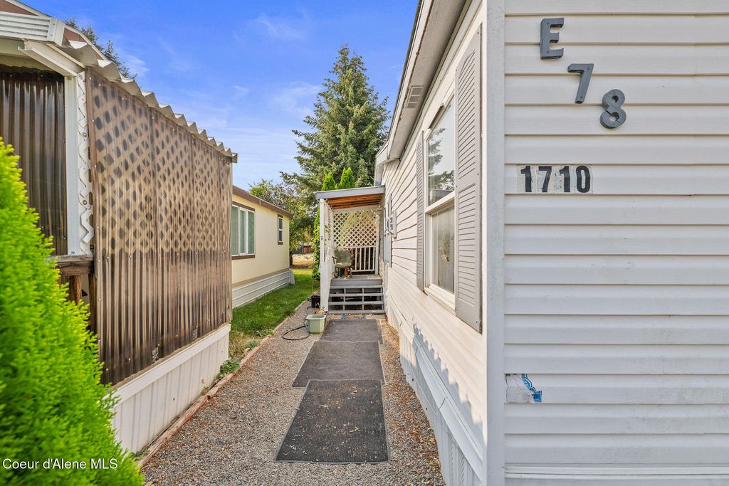 1710 W Yorkshire AVE, Coeur d'Alene, ID 83815 photo 2