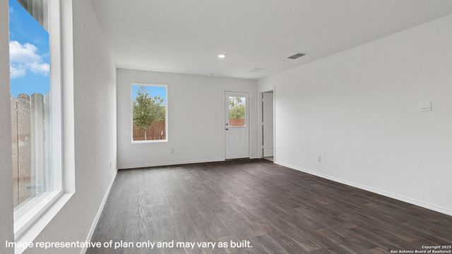 1005 SEEDLING LANE, Seguin, TX 78155