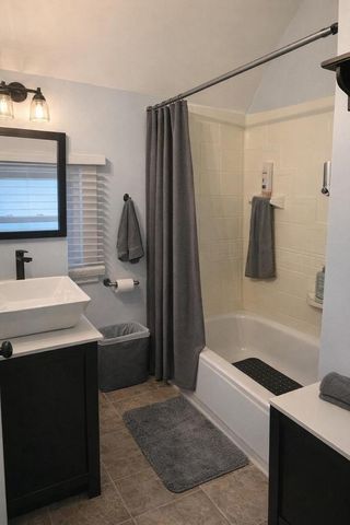 2615 N Wauwatosa AVENUE, Wauwatosa, WI 53213