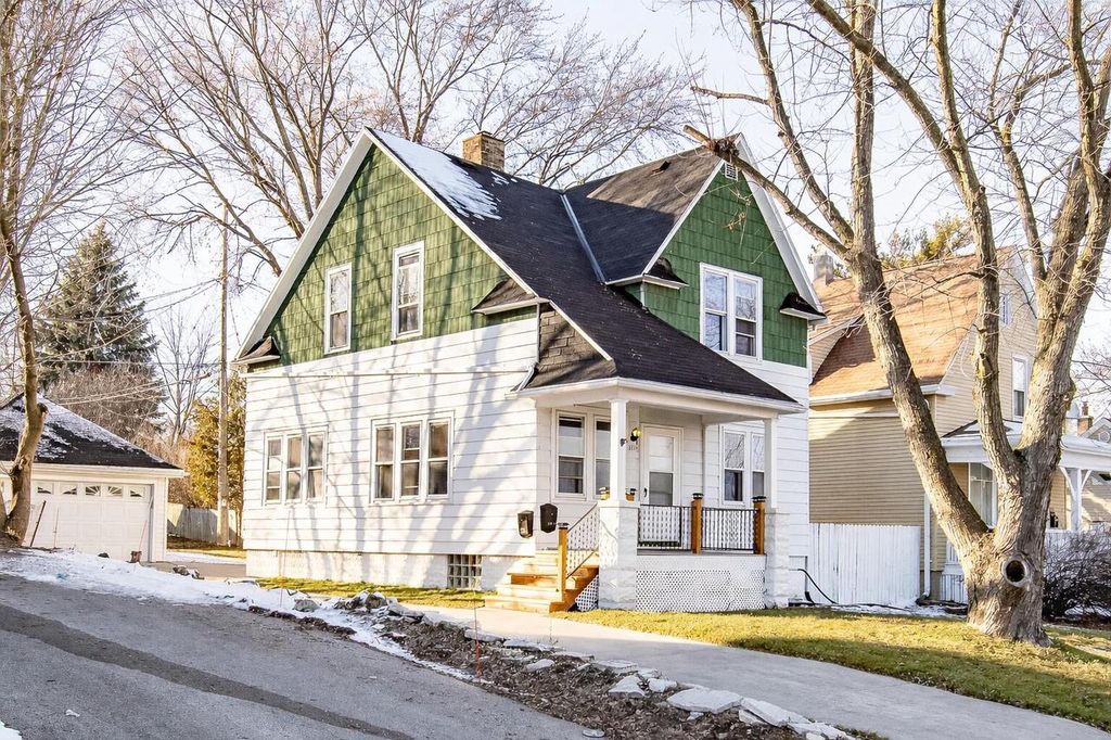 2615 N Wauwatosa AVENUE, Wauwatosa, WI 53213