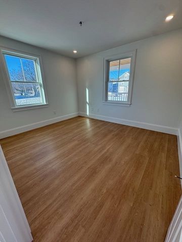 41 Elm Street 102, Andover, MA 01810