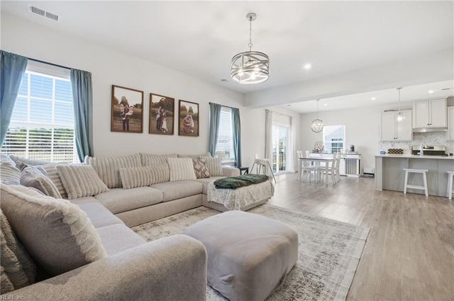 560 Spring Hill PL, Smithfield, VA 23430