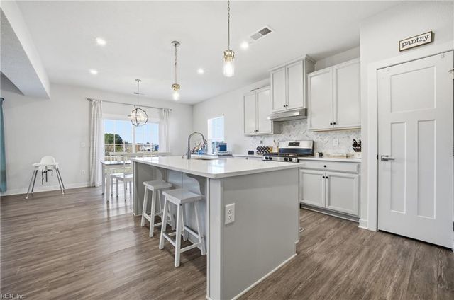 560 Spring Hill PL, Smithfield, VA 23430