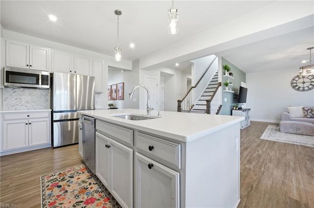 560 Spring Hill PL, Smithfield, VA 23430