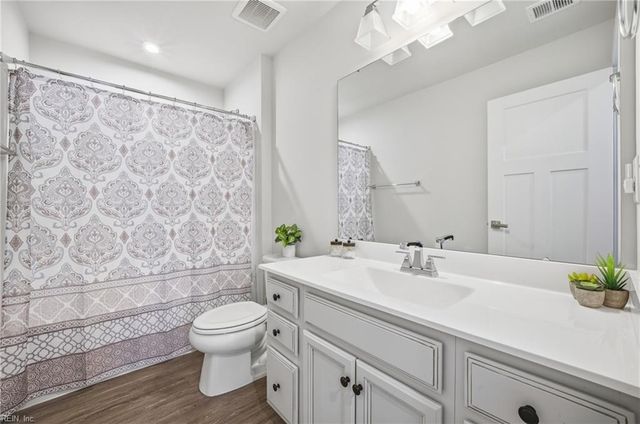 560 Spring Hill PL, Smithfield, VA 23430