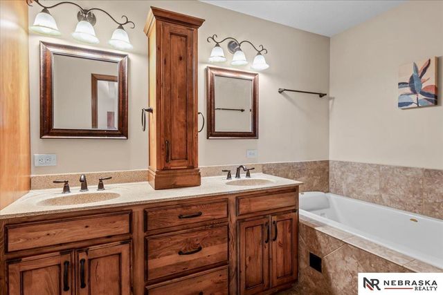 7530 Sonatta Court, Lincoln, NE 68516