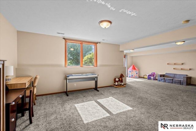 7530 Sonatta Court, Lincoln, NE 68516