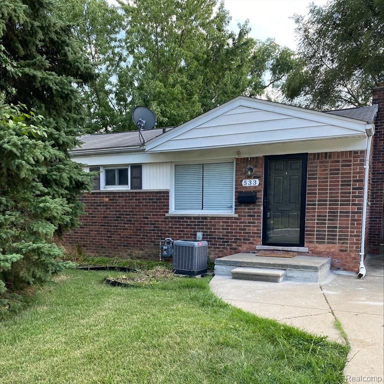 533 Martin Luther King Jr Boulevard, Pontiac, MI 48342