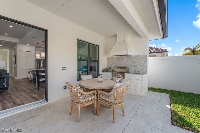 7968 Cordoba PL, Naples, FL 34113