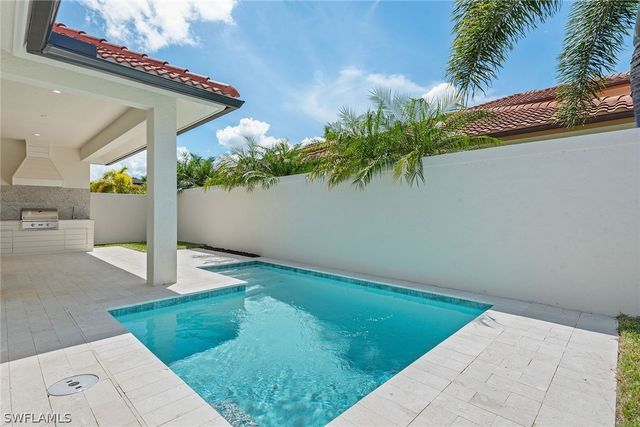 7968 Cordoba PL, Naples, FL 34113