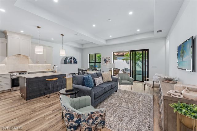 7968 Cordoba PL, Naples, FL 34113