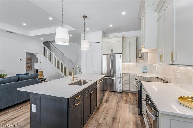 7968 Cordoba PL, Naples, FL 34113