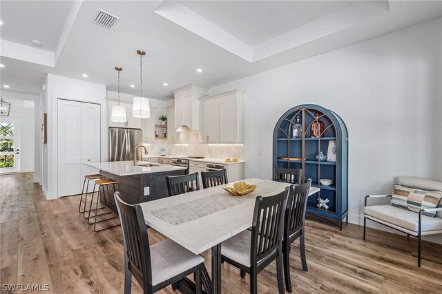 7968 Cordoba PL, Naples, FL 34113