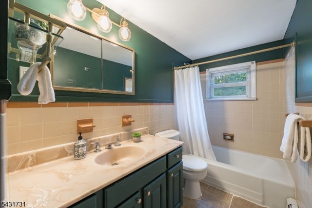 11 W Maple Ave, Roxbury Twp., NJ 07876