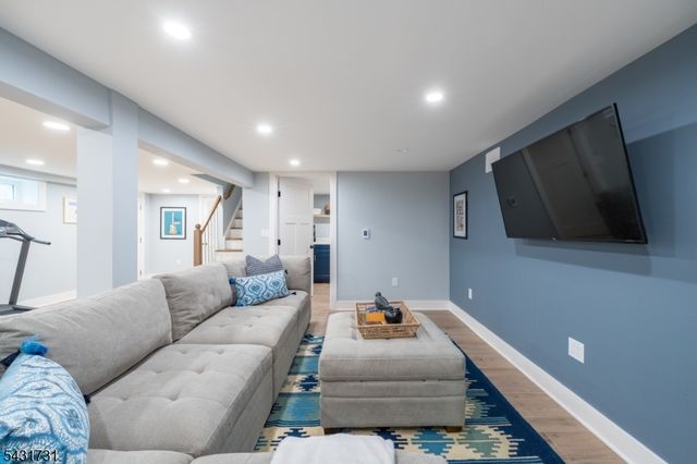 11 W Maple Ave, Roxbury Twp., NJ 07876