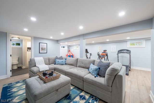 11 W Maple Ave, Roxbury Twp., NJ 07876