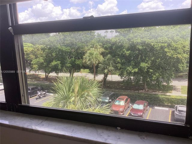800 NE 195th Street 415, Miami, FL 33179