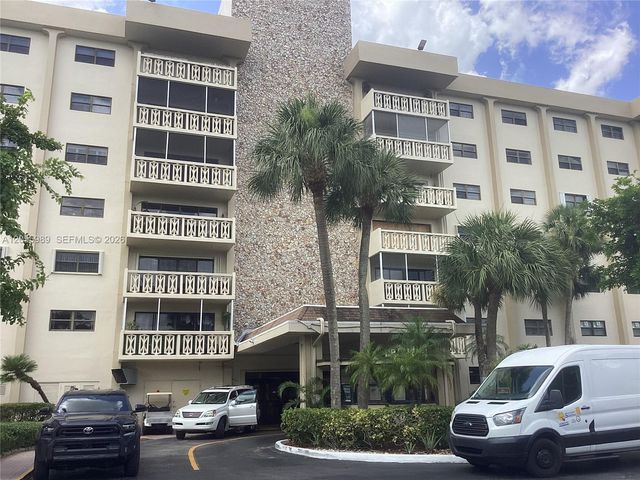 800 NE 195th Street 415, Miami, FL 33179