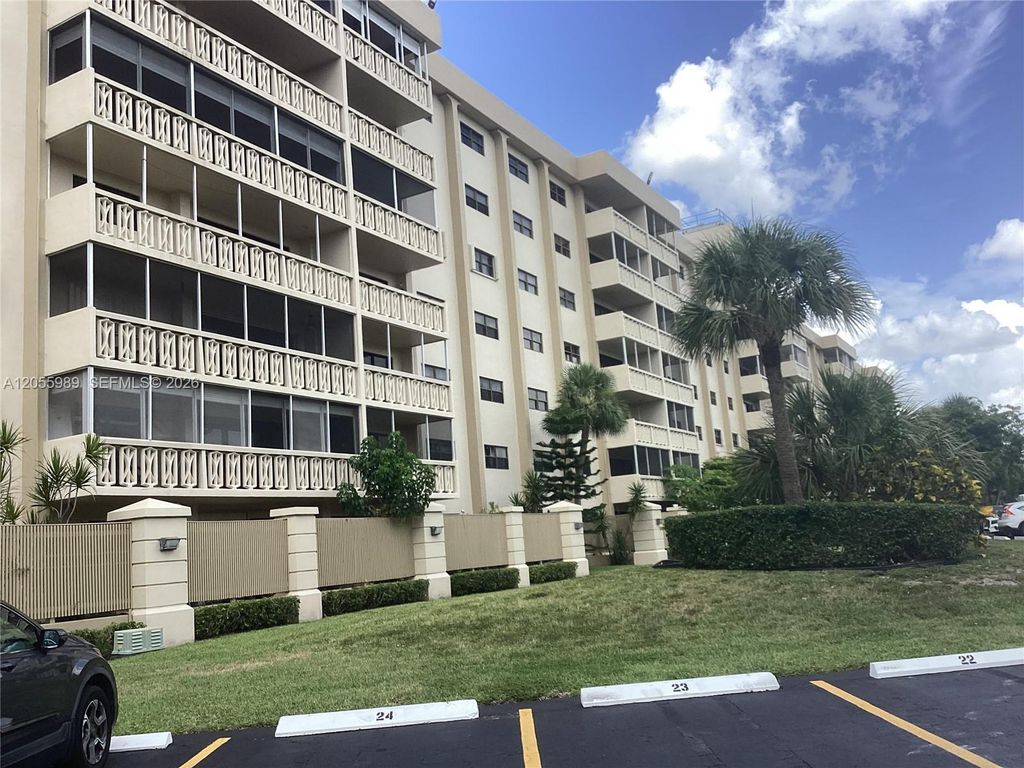 800 NE 195th Street 415, Miami, FL 33179