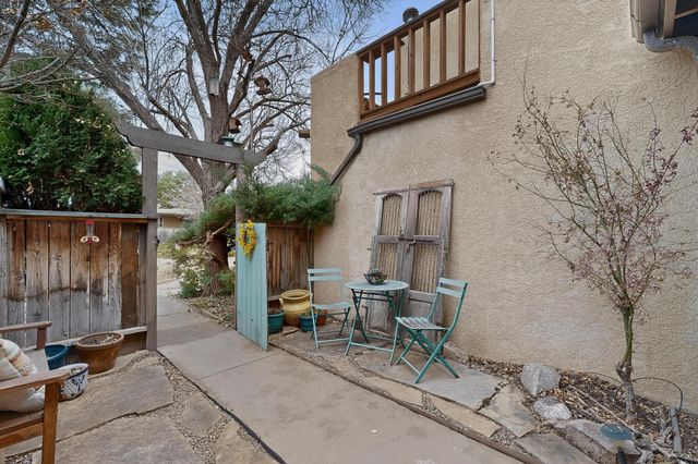2803 Plaza Rojo, Santa Fe, NM 87507
