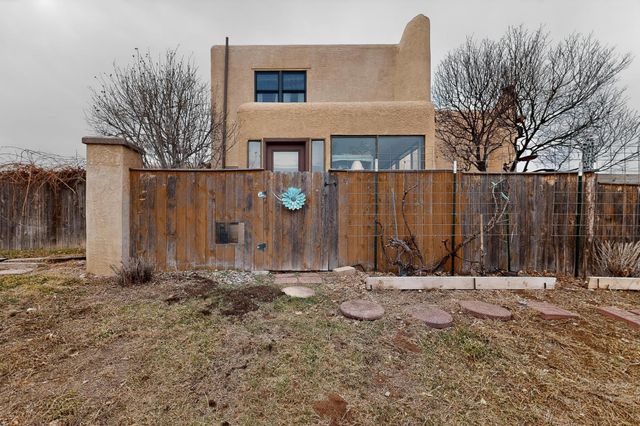 2803 Plaza Rojo, Santa Fe, NM 87507