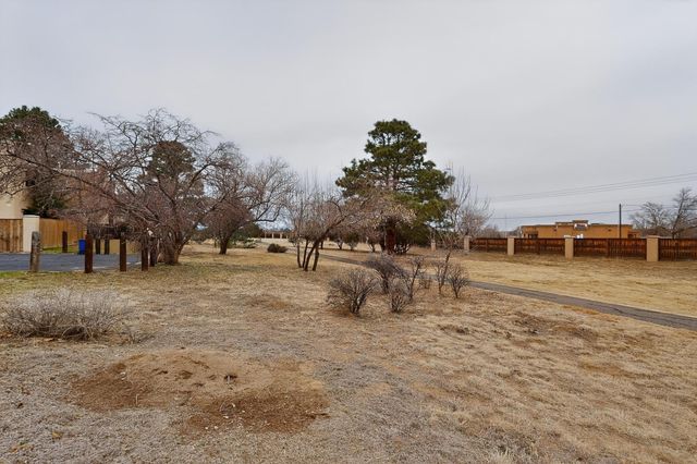 2803 Plaza Rojo, Santa Fe, NM 87507