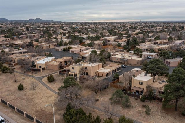 2803 Plaza Rojo, Santa Fe, NM 87507