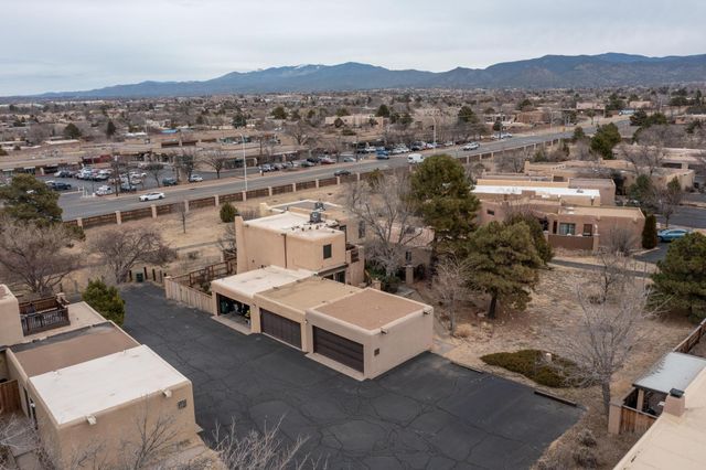 2803 Plaza Rojo, Santa Fe, NM 87507