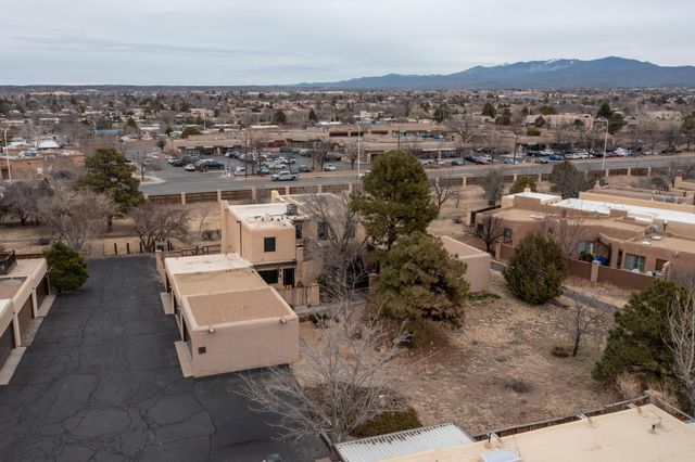 2803 Plaza Rojo, Santa Fe, NM 87507