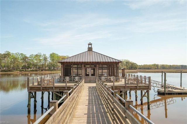 126 Creek Front LN, Suffolk, VA 23435