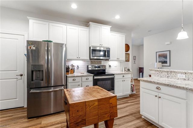 126 Creek Front LN, Suffolk, VA 23435