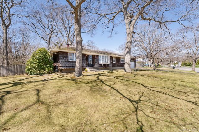 52 Woodbury Road, Farmingville, NY 11738