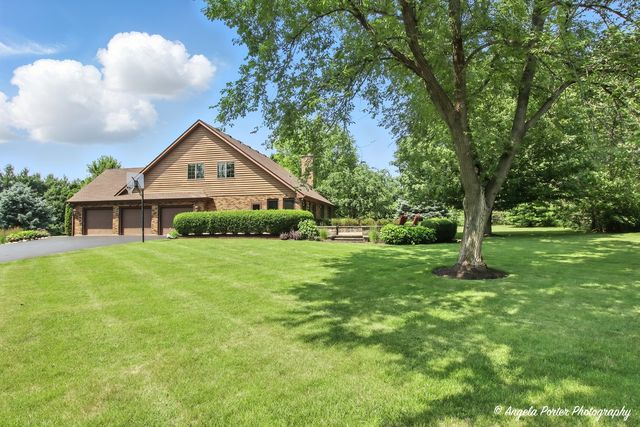 1815 Vineyard Lane, Spring Grove, IL 60081