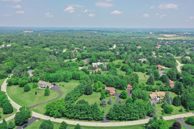 1815 Vineyard Lane, Spring Grove, IL 60081