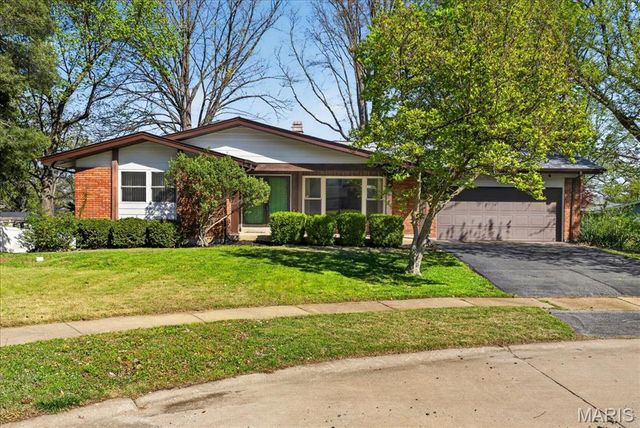 1616 Bronco Lane, St Louis, MO 63146