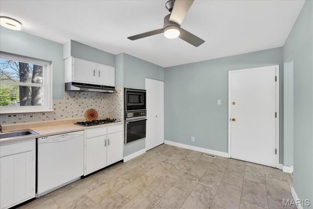 1616 Bronco Lane, St Louis, MO 63146