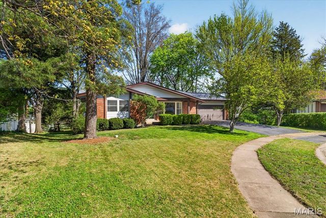 1616 Bronco Lane, St Louis, MO 63146