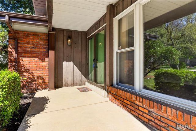 1616 Bronco Lane, St Louis, MO 63146