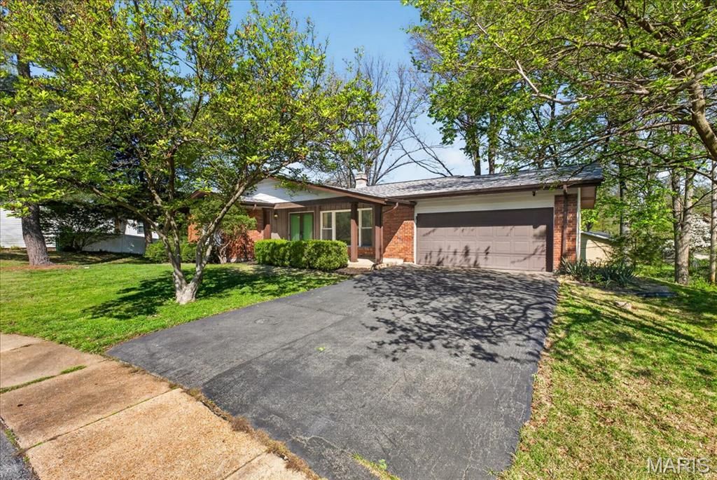 1616 Bronco Lane, St Louis, MO 63146