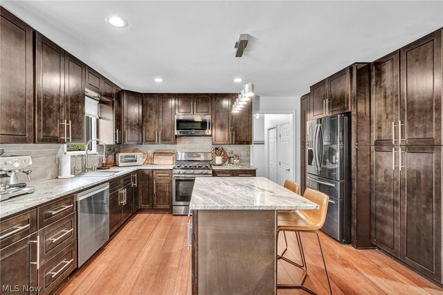 3811 Vincent Drive, Seven Hills, OH 44131