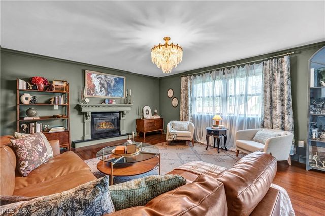 3811 Vincent Drive, Seven Hills, OH 44131