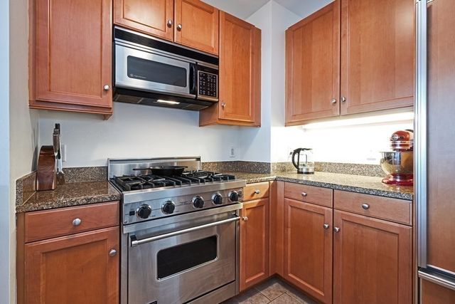 2 Avery 22A, Boston, MA 02111