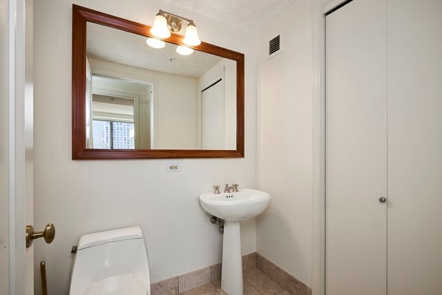 2 Avery 22A, Boston, MA 02111