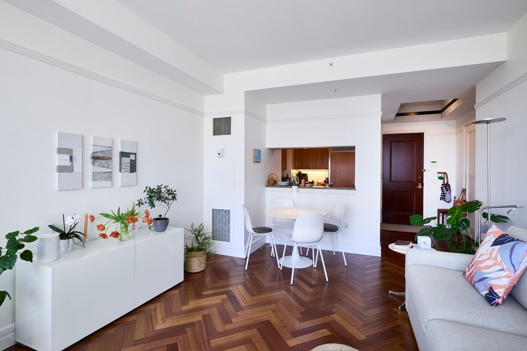 2 Avery 22A, Boston, MA 02111